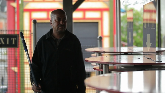 Mohammeds father, Abukar, on his job in Tivoli